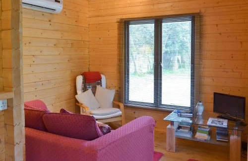 Tollard Royal House | Gooseberry Lodge: 4-Star Pet-Friendly Retreat with Great Reviews