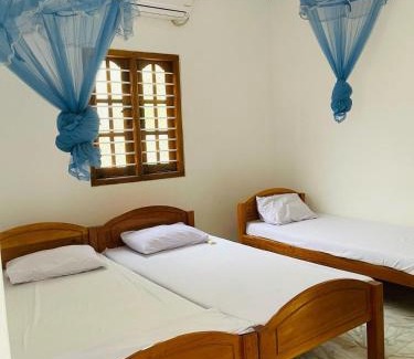 Nilaveli House | Gopalapuram Guest House: Oceanfront Retreat with Breakfast