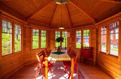 Mora Bed & Breakfast | Discover Gopshusgården: Family-Friendly Stay with Hot Tub