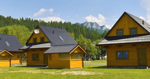 Cerveny Klastor House | Relax at Goralské drevenice Pieniny with Oceanfront Views