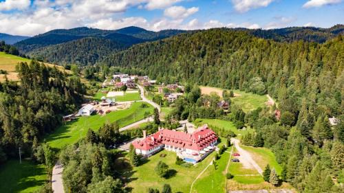 Łopuszna Resort | Gorczański Dwór: Pet-Friendly Retreat with Ocean View