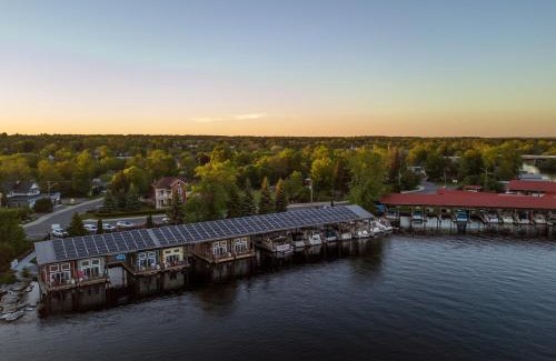 Bobcaygeon House | Experience Gordon's Bobcaygeon: Pet-Friendly Getaway