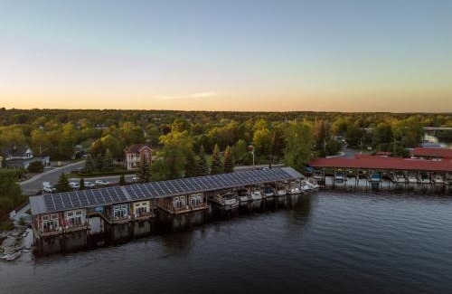 Bobcaygeon House | Experience Gordon's Bobcaygeon: Pet-Friendly Getaway