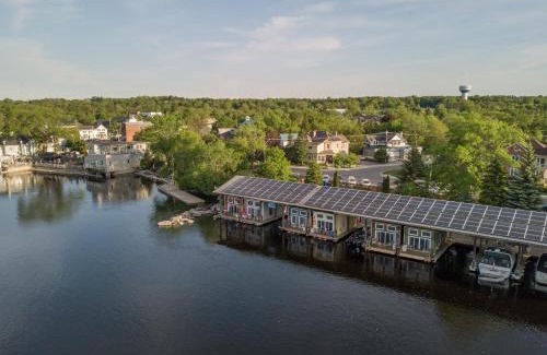 Bobcaygeon House | Experience Gordon's Bobcaygeon: Pet-Friendly Getaway