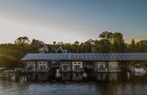 Bobcaygeon House | Experience Gordon's Bobcaygeon: Pet-Friendly Getaway