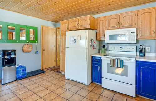 Gordon Cabin | Gordon Vacation Rental with Two Mile Lake Access & Spa