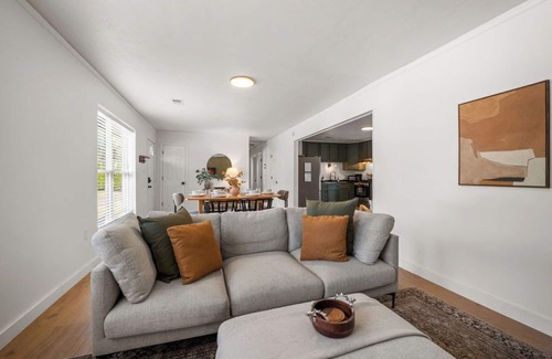 Summerlee House | Stylish NRG Retreat with Lake View & Firepit | 10/10 Rating