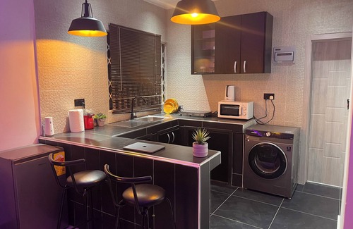 Teshie House | Gorgeous 1-bedroom apartment near Airport Hills with AC, WiFi