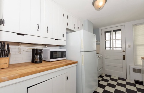 Stonington Apartment | Enchanting 1 Bedroom Retreat in the Heart of Boro