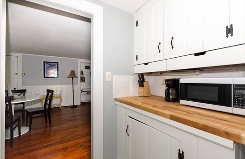 Stonington Apartment | Enchanting 1 Bedroom Retreat in the Heart of Boro