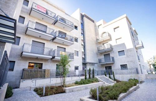 Mea She'arim Apartment | Comfortable 1 Bedroom at Shirat Haneviim - Guest Rated 9/10