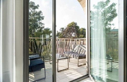 Mea She'arim Apartment | Comfortable 1 Bedroom at Shirat Haneviim - Guest Rated 9/10