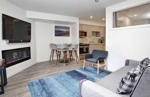Nordic Estates Condo | 🏘Gorgeous 1 Bedroom Suite🛏Free Parking/Creekside