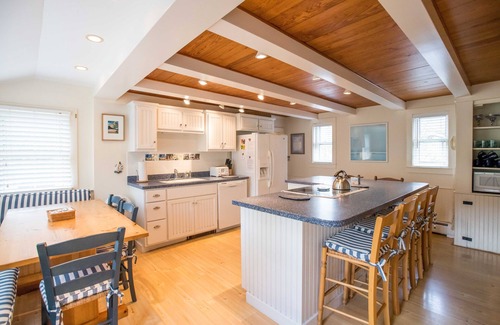 Nantucket Town House | Historic District Getaway: Walk to Downtown & Enjoy Ocean Views
