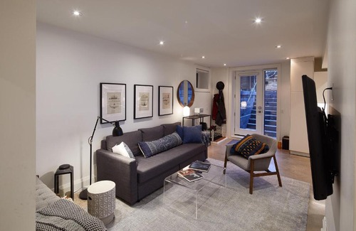 Roncesvalles Village Apartment | Impressive 5-Star Rated Hotel with Pet-Friendly Amenities