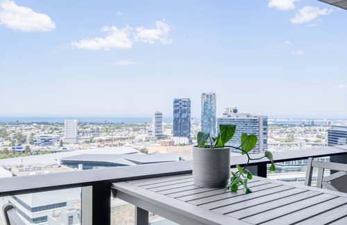 Docklands House | Inviting Docklands Apartment with Breathtaking Views