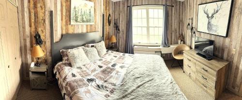 Hancock Apartment | Inviting Mountain View Suite with Private Pool Near Ski Lifts