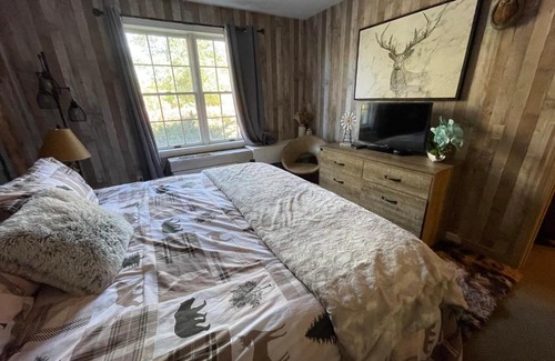 Hancock Apartment | Inviting Mountain View Suite with Private Pool Near Ski Lifts