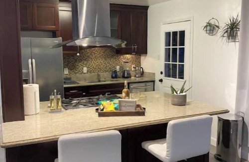 South Gate House | Inviting 2 Bedroom Oasis Close to SoFI with Hot Tub