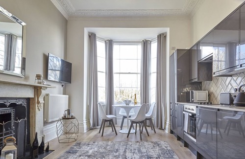 Clifton Apartment | Elegant 2 Bedroom Apartment in City Centre - Guest Rated 10/10