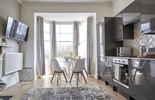 Clifton Apartment | Elegant 2 Bedroom Apartment in City Centre - Guest Rated 10/10