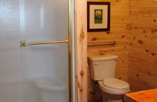 Hayward Cabin | Chic 2 Bedroom Retreat on Nelson Lake with Trail Access