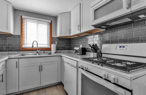 North Buffalo Apartment | Inviting North Buffalo Apartment with Free Driveway Parking