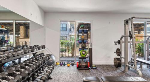 St. Edwards Apartment | Gorgeous 2B on South Congress with Pool Gym
