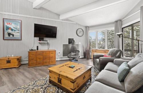 Peak 8 House | Inviting 2BR Home Close to Skiing with Family-Friendly Amenities