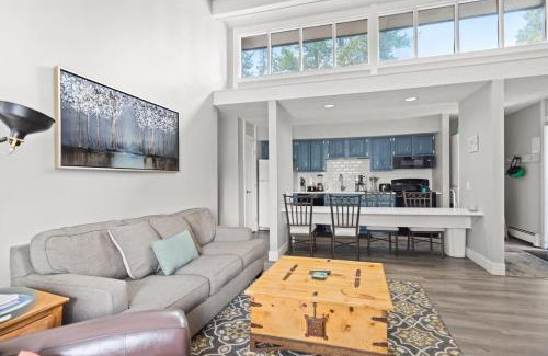 Peak 8 House | Inviting 2BR Home Close to Skiing with Family-Friendly Amenities