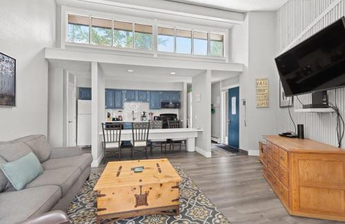 Peak 8 House | Inviting 2BR Home Close to Skiing with Family-Friendly Amenities
