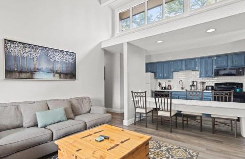 Peak 8 House | Inviting 2BR Home Close to Skiing with Family-Friendly Amenities