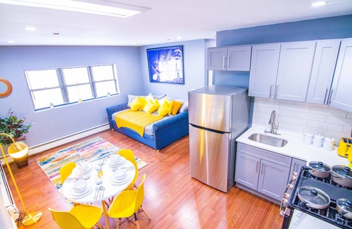 East New York Apartment | Inviting 2BR Retreat in Brooklyn, Just 30 Mins to Manhattan
