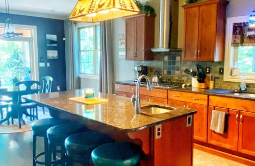 Lakeville House | Premier Lakefront Retreat with Hot Tub & Pet-Friendly Amenities
