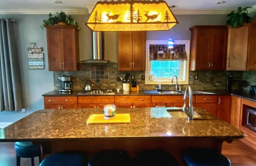 Lakeville House | Premier Lakefront Retreat with Hot Tub & Pet-Friendly Amenities