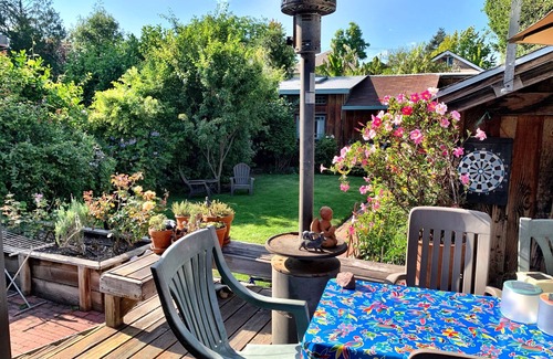 Upper Telegraph House | Charming 3-Bedroom Home in Rockridge, Ideal for Families!