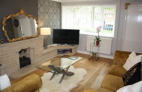 Bletchley House | Beautiful 3-Bed House in Bletchley, Milton Keynes - 4 Stars