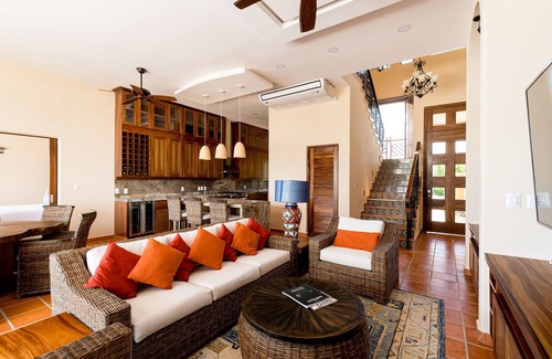 San Pedro Mixtepec Villa | Beachfront Villa with Swim Up Bar and Ocean Views