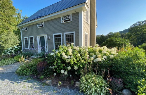 Corinth Cottage | Gorgeous 3-BR Song Sparrow Cottage. Gardens, trails, breathtaking foliage.