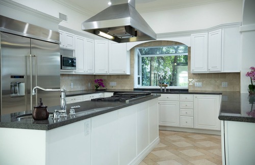 Mid-Wilshire House | Spacious 7-Bedroom Home with Breakfast and High Ratings