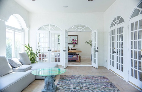 Mid-Wilshire House | Spacious 7-Bedroom Home with Breakfast and High Ratings