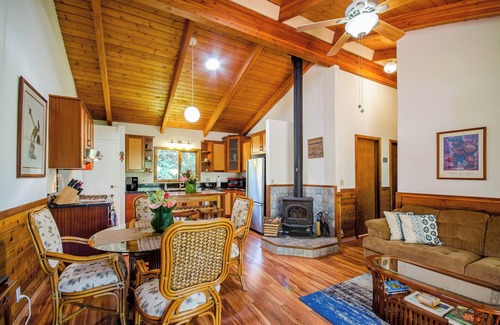 Volcano House | Gorgeous 3b/2b house minutes from Natl Park & Volcano Village. Family friendly!