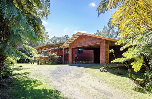Volcano House | Gorgeous 3b/2b house minutes from Natl Park & Volcano Village. Family friendly!