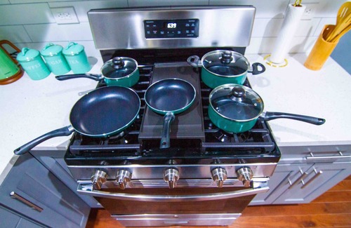 East New York Apartment | Cozy 3BR Retreat near Trains with Breakfast Included