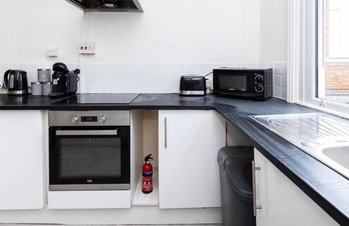Chelmsford House | Gorgeous 3BR Home HIGH STREET LOCATION by Luxiety Stays