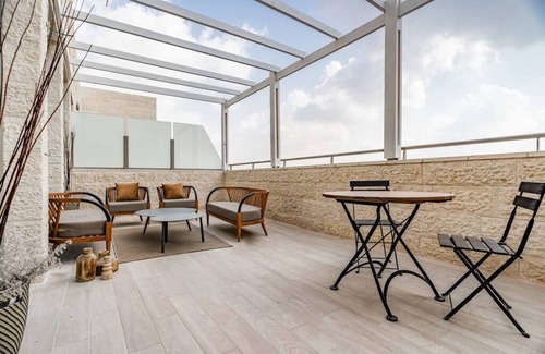 Jerusalem City Centre Apartment | Elegant 4-Bedroom Penthouse with Spa & Hot Tub Awaits