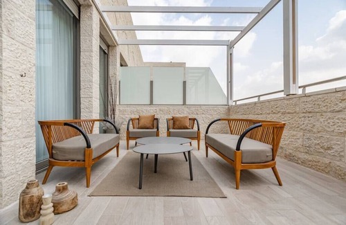 Jerusalem City Centre Apartment | Elegant 4-Bedroom Penthouse with Spa & Hot Tub Awaits