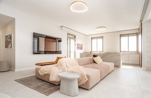 Jerusalem City Centre Apartment | Elegant 4-Bedroom Penthouse with Spa & Hot Tub Awaits