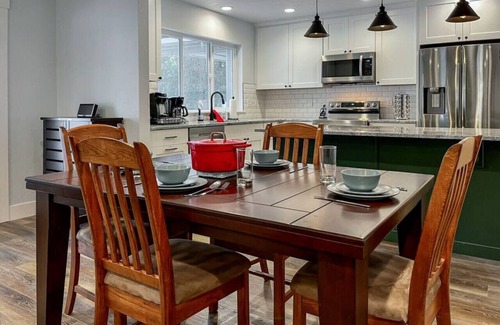 Wagon Wheel Apartment | New Four Bedroom Cabin in Donnelly - Rated 10/10!
