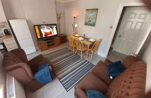 Petts Wood and Knoll House | Spacious 4-Bedroom House in Orpington with Family Amenities